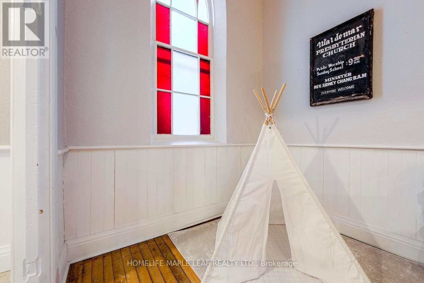 10 Mill Street, Amaranth, ON - Indoor Photo Showing Other Room