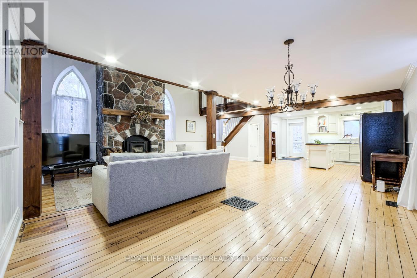 10 Mill Street, Amaranth, ON - Indoor Photo Showing Living Room With Fireplace