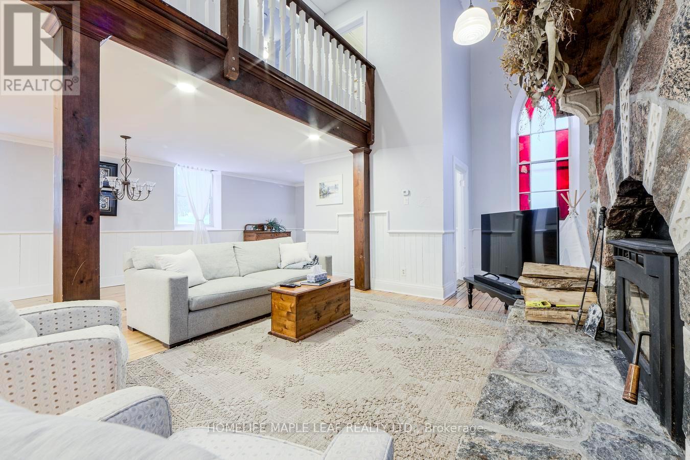 10 Mill Street, Amaranth, ON - Indoor