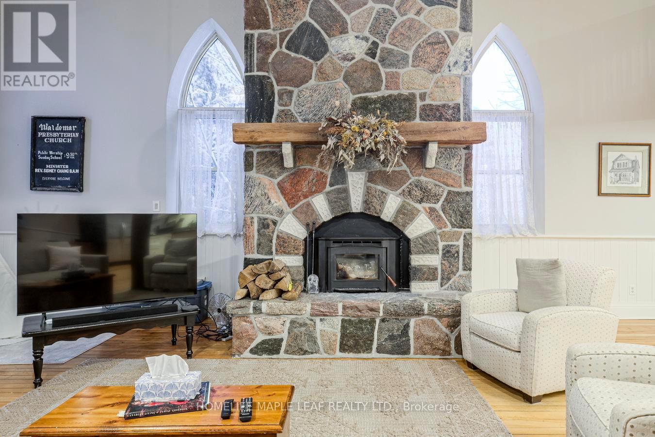 10 Mill Street, Amaranth, ON - Indoor Photo Showing Living Room With Fireplace
