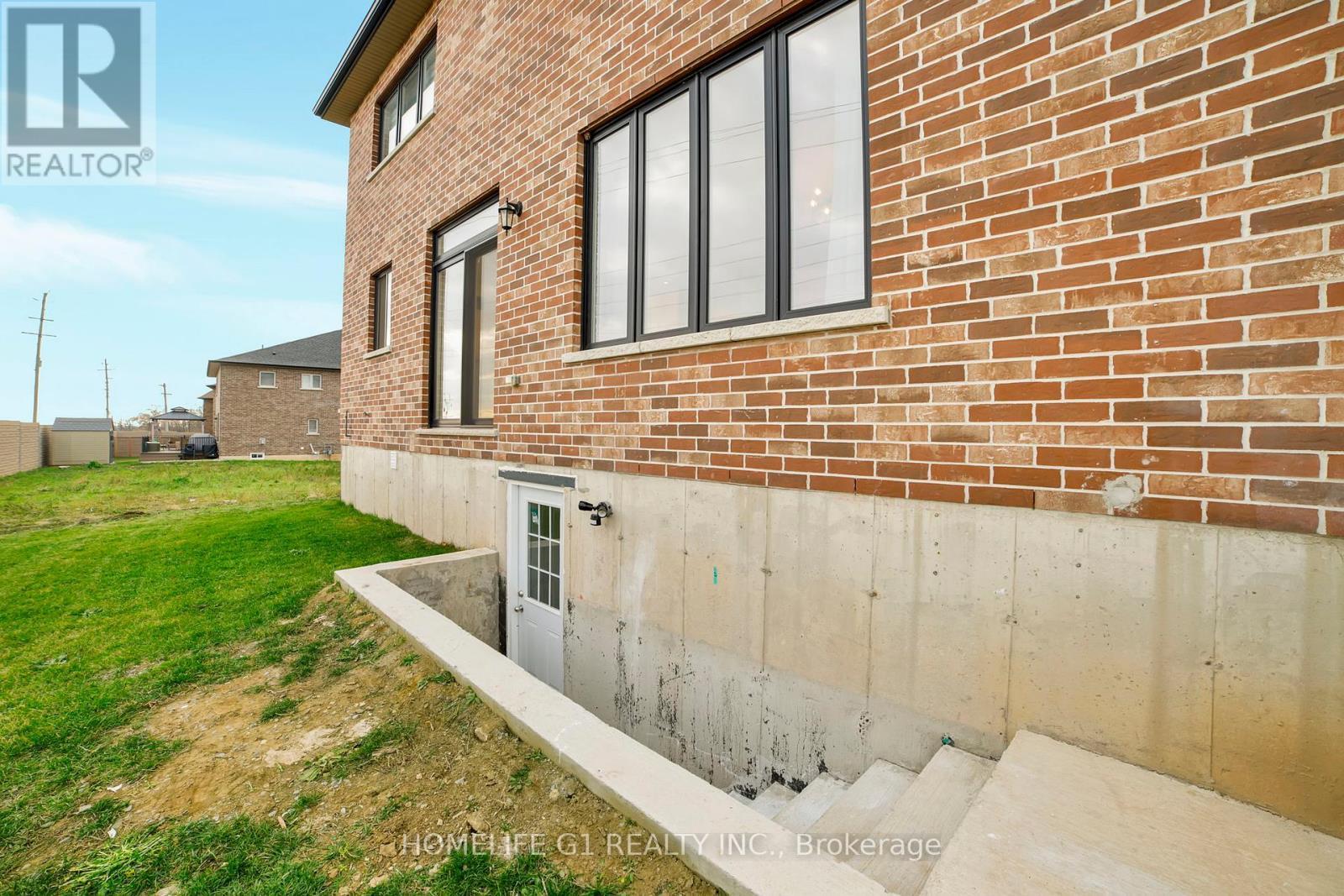 24 Cesar Place, Hamilton, ON - Outdoor With Exterior