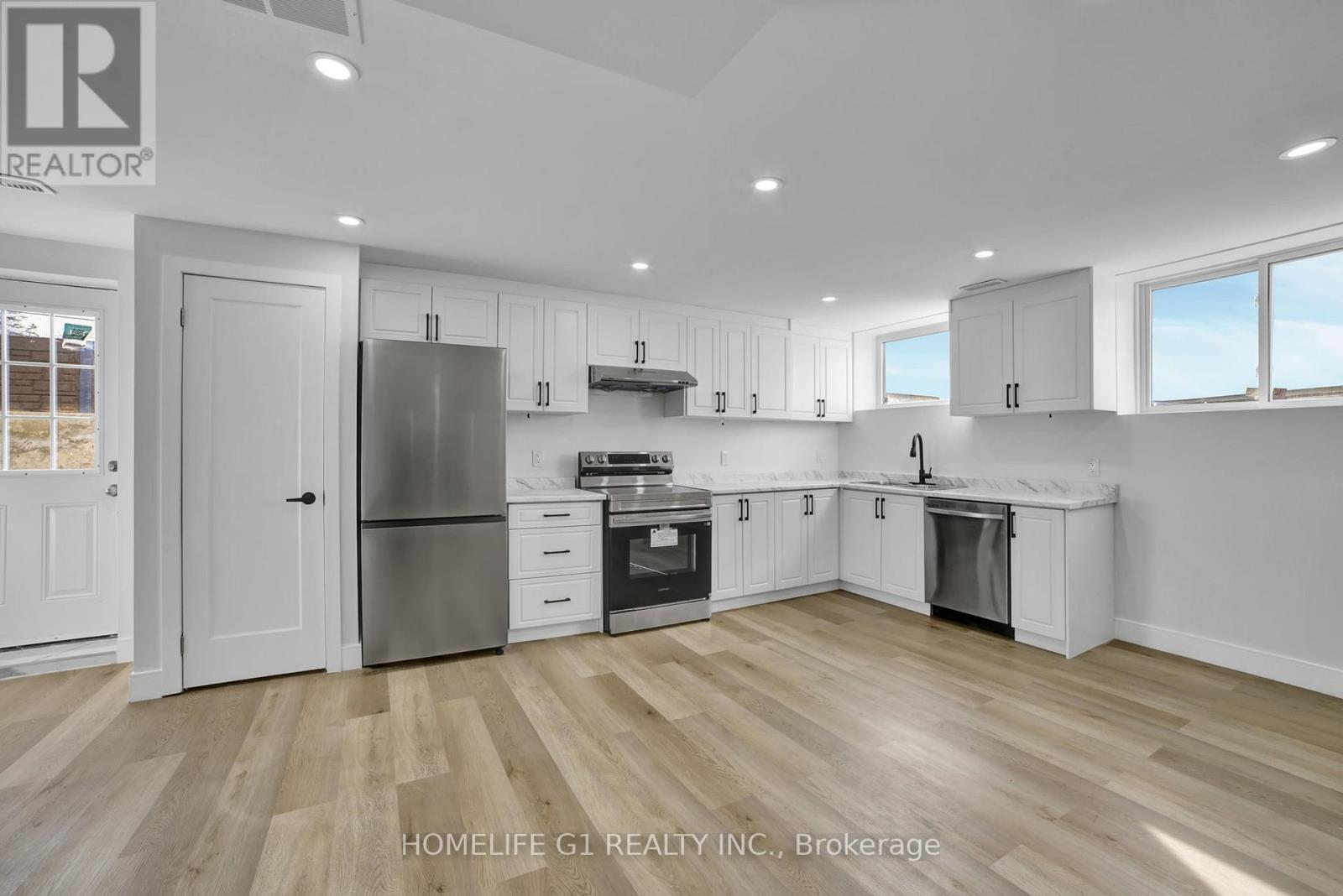 24 Cesar Place, Hamilton, ON - Indoor Photo Showing Kitchen With Stainless Steel Kitchen