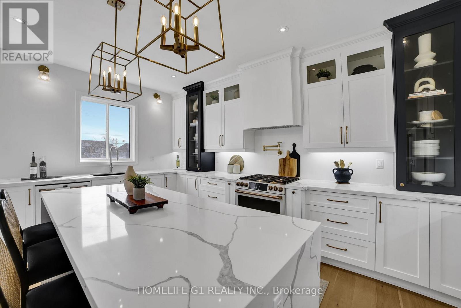 24 Cesar Place, Hamilton, ON - Indoor Photo Showing Kitchen With Upgraded Kitchen