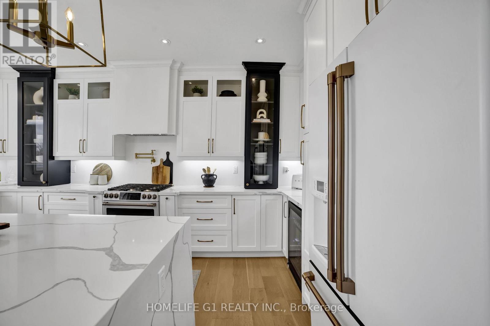 24 Cesar Place, Hamilton, ON - Indoor Photo Showing Kitchen