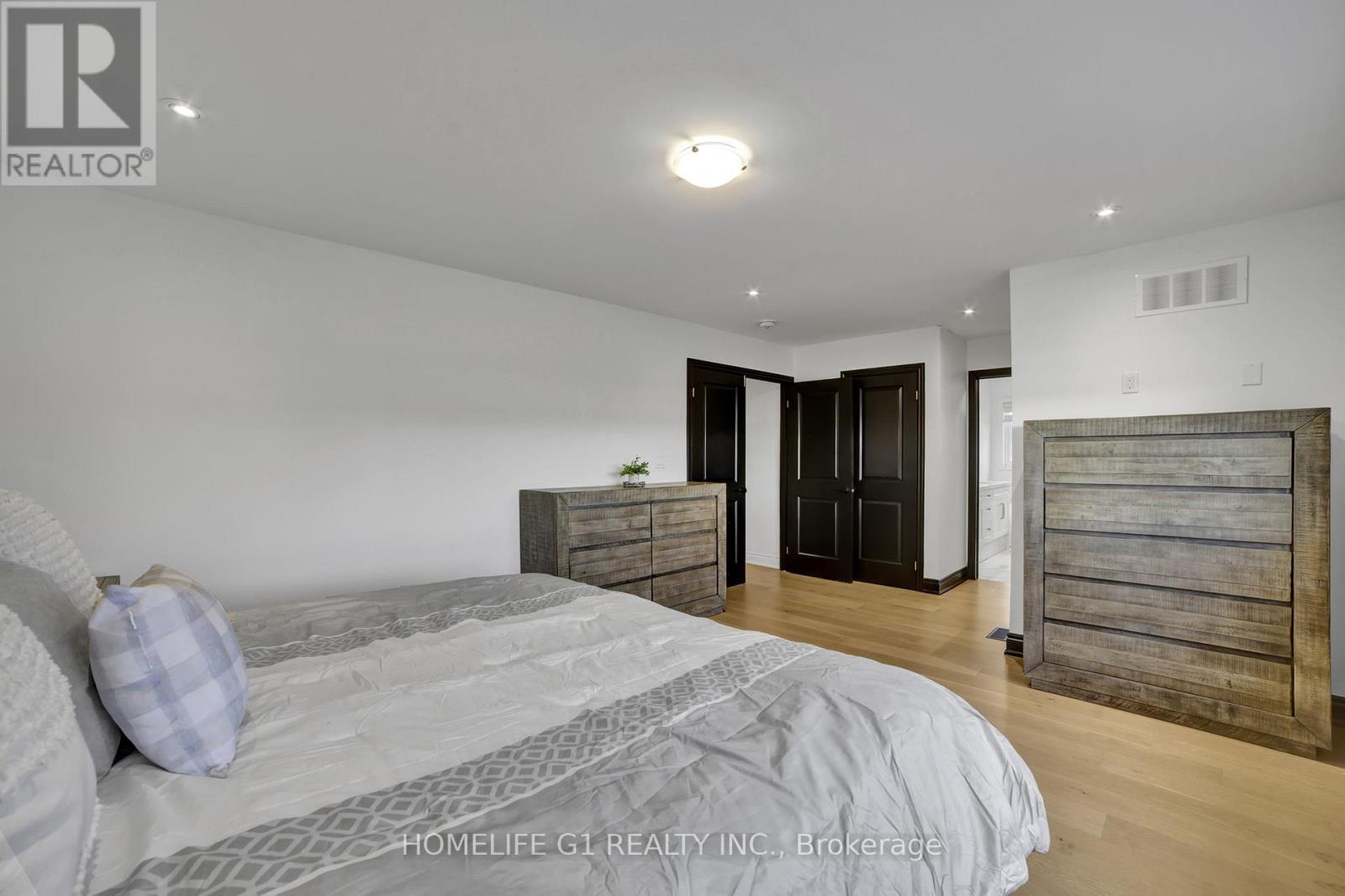 24 Cesar Place, Hamilton, ON - Indoor Photo Showing Bedroom