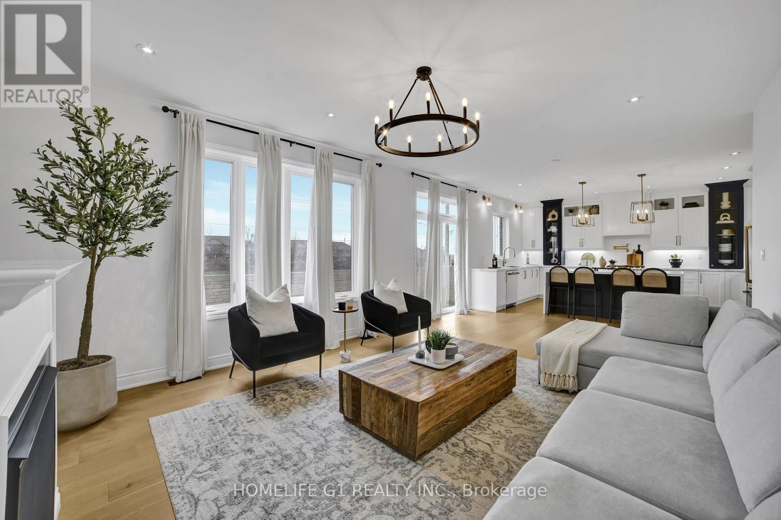 24 Cesar Place, Hamilton, ON - Indoor Photo Showing Living Room