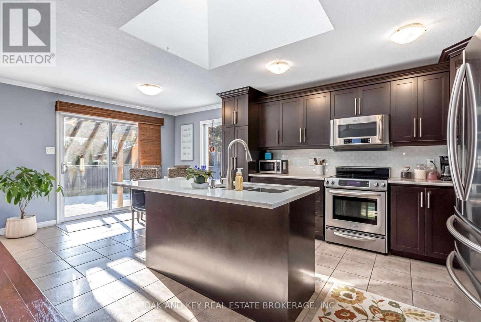 Kitchen Island - 34 Fieldstone Crescent, Middlesex Centre (Komoka), ON - Indoor Photo Showing Kitchen With Double Sink With Upgraded Kitchen