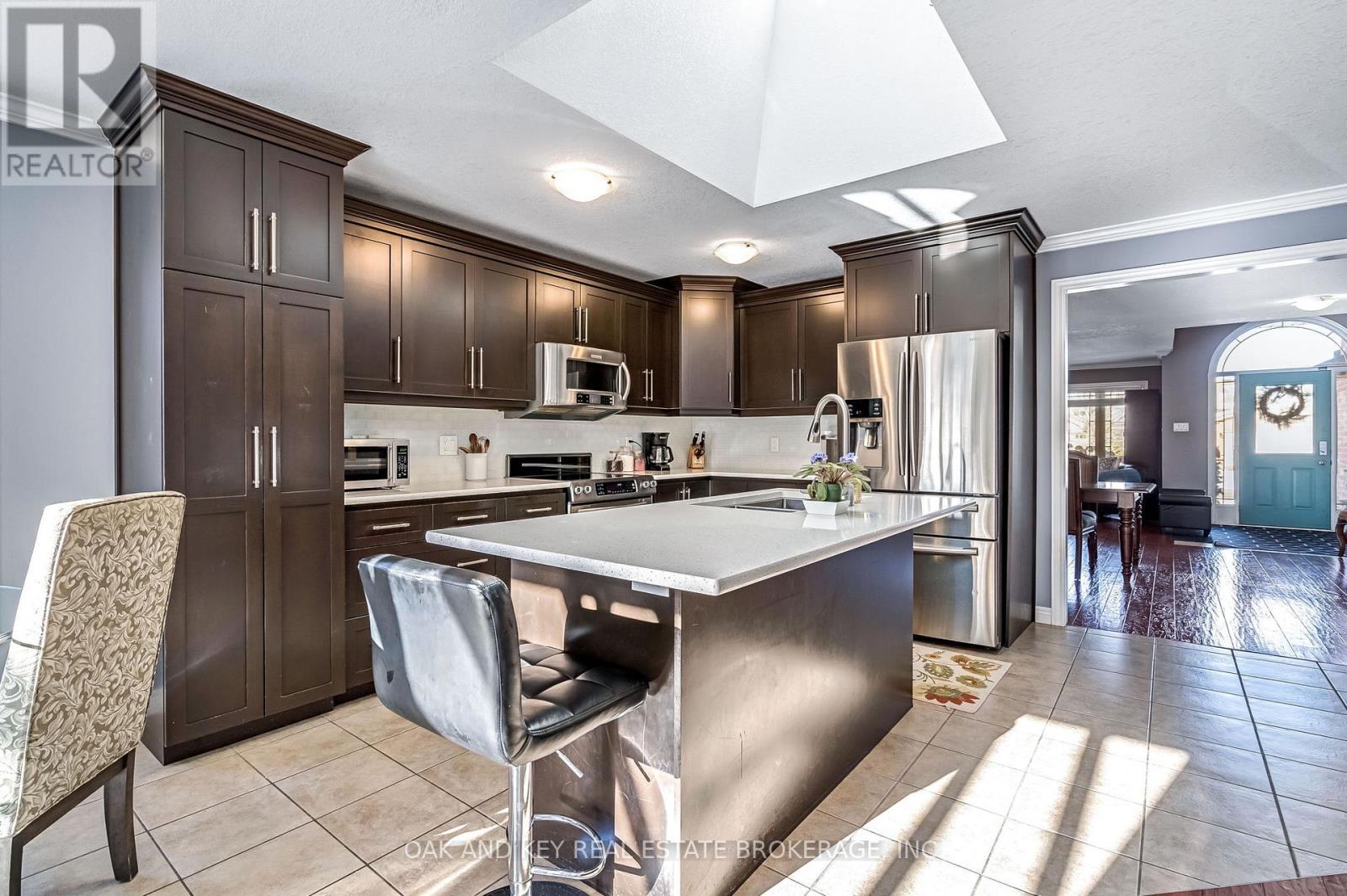 Kitchen - 34 Fieldstone Crescent, Middlesex Centre (Komoka), ON - Indoor Photo Showing Kitchen With Upgraded Kitchen