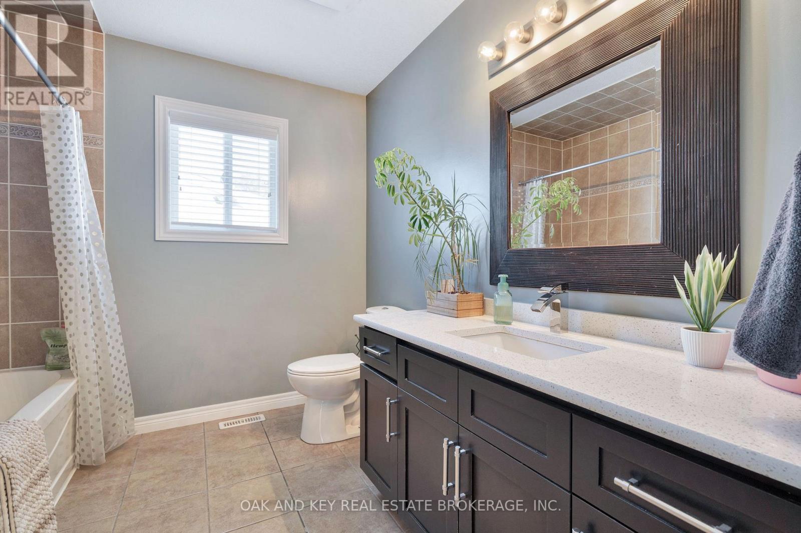 Guest Bathroom - 34 Fieldstone Crescent, Middlesex Centre (Komoka), ON - Indoor Photo Showing Bathroom