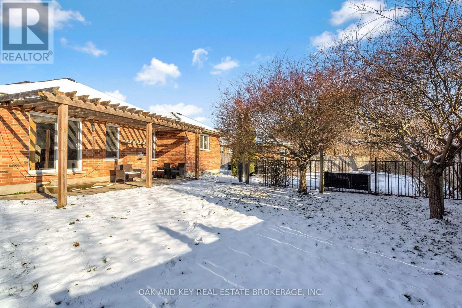 34 Fieldstone Crescent, Middlesex Centre (Komoka), ON - Outdoor