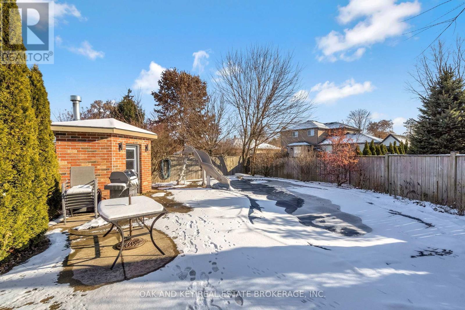 Pool and Patio with Pool Shed - 34 Fieldstone Crescent, Middlesex Centre (Komoka), ON - Outdoor