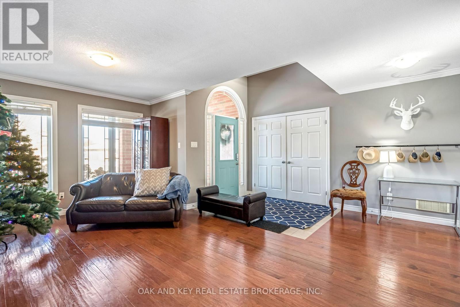 34 Fieldstone Crescent, Middlesex Centre (Komoka), ON - Indoor Photo Showing Living Room