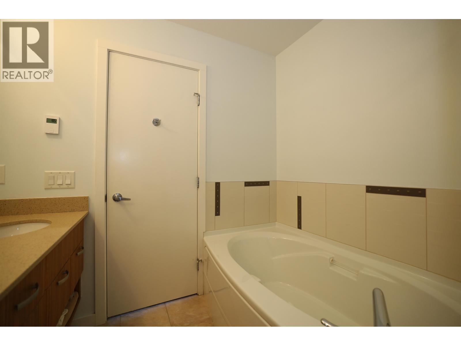 226 5160 Davis Bay Road, Sechelt, BC