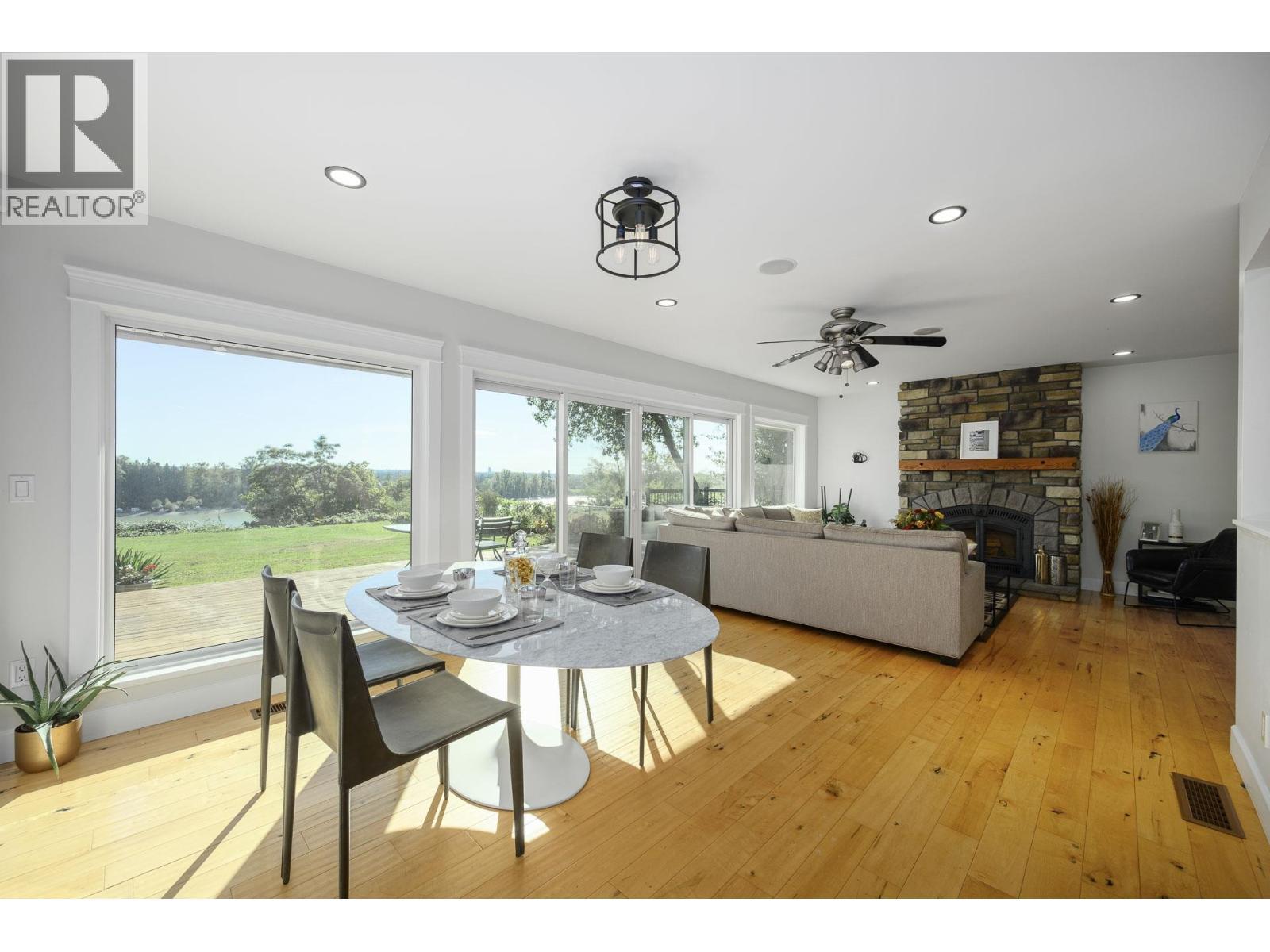 21866 River Road, Maple Ridge, BC - Indoor Photo Showing Dining Room