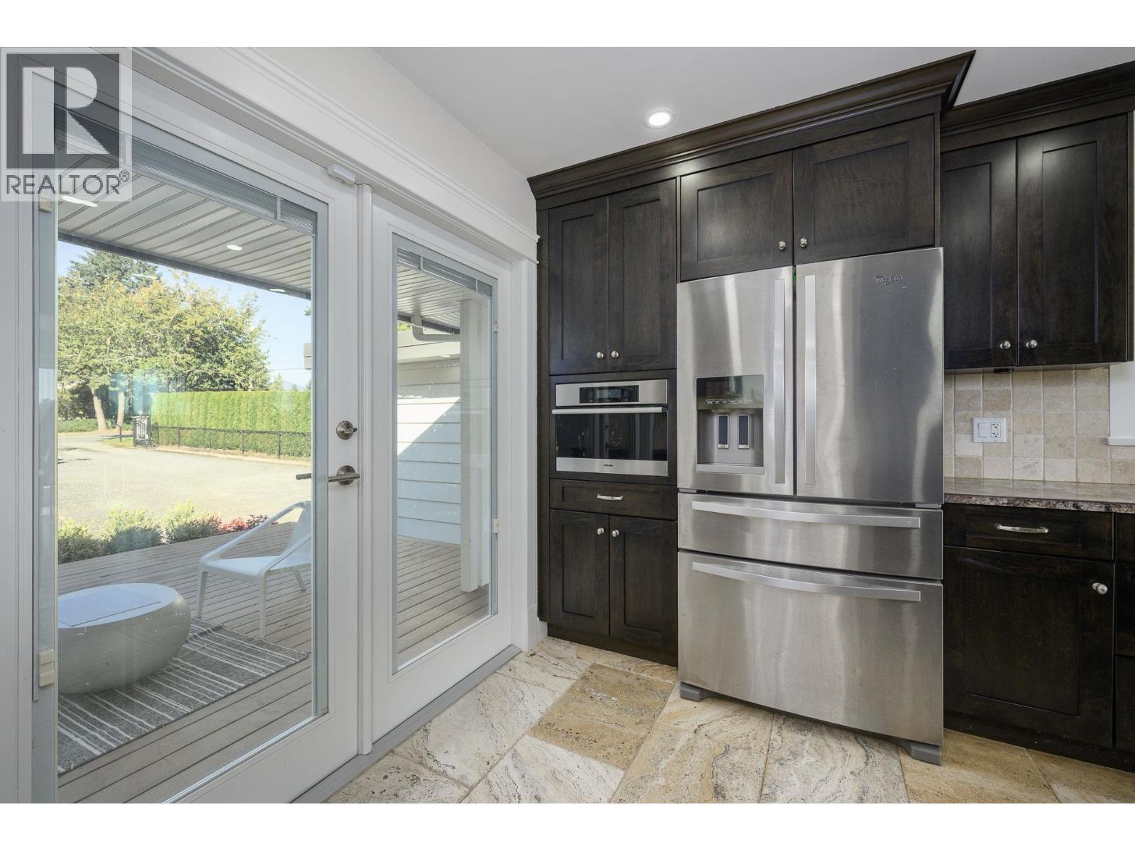21866 River Road, Maple Ridge, BC - Indoor Photo Showing Kitchen