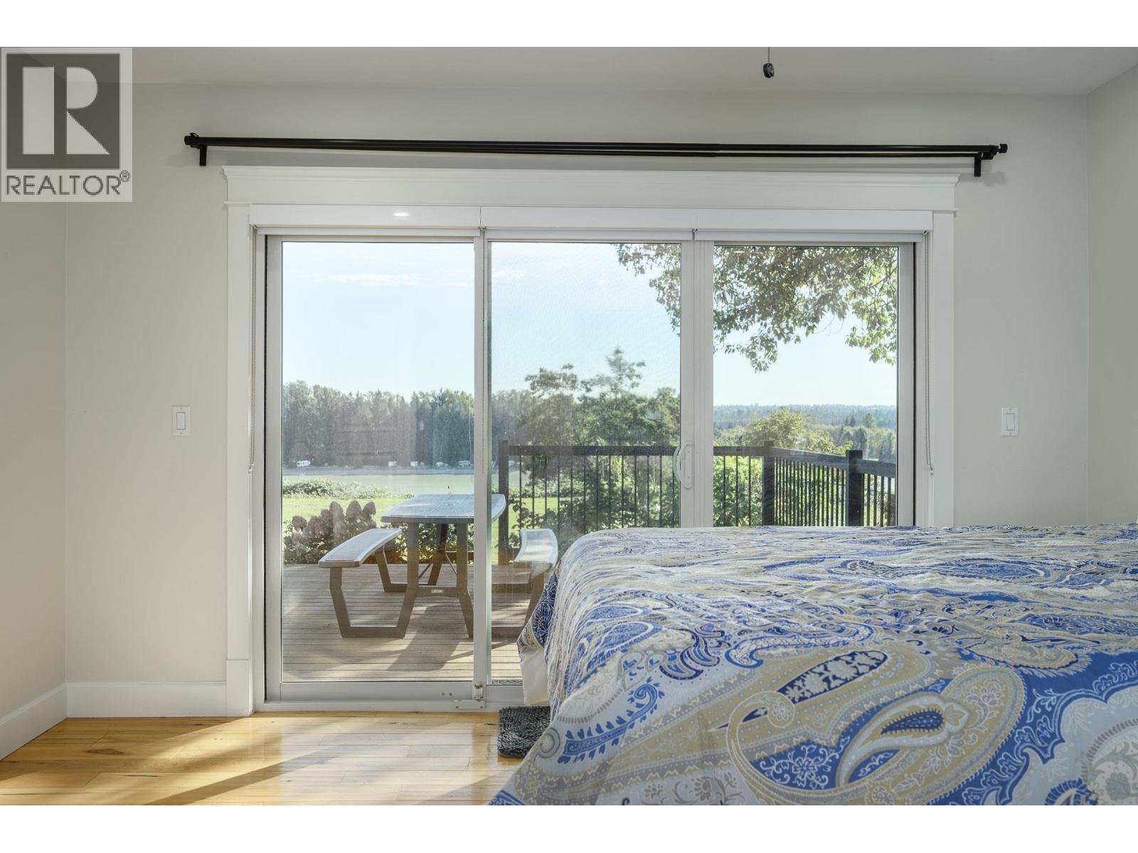 21866 River Road, Maple Ridge, BC - Indoor Photo Showing Bedroom