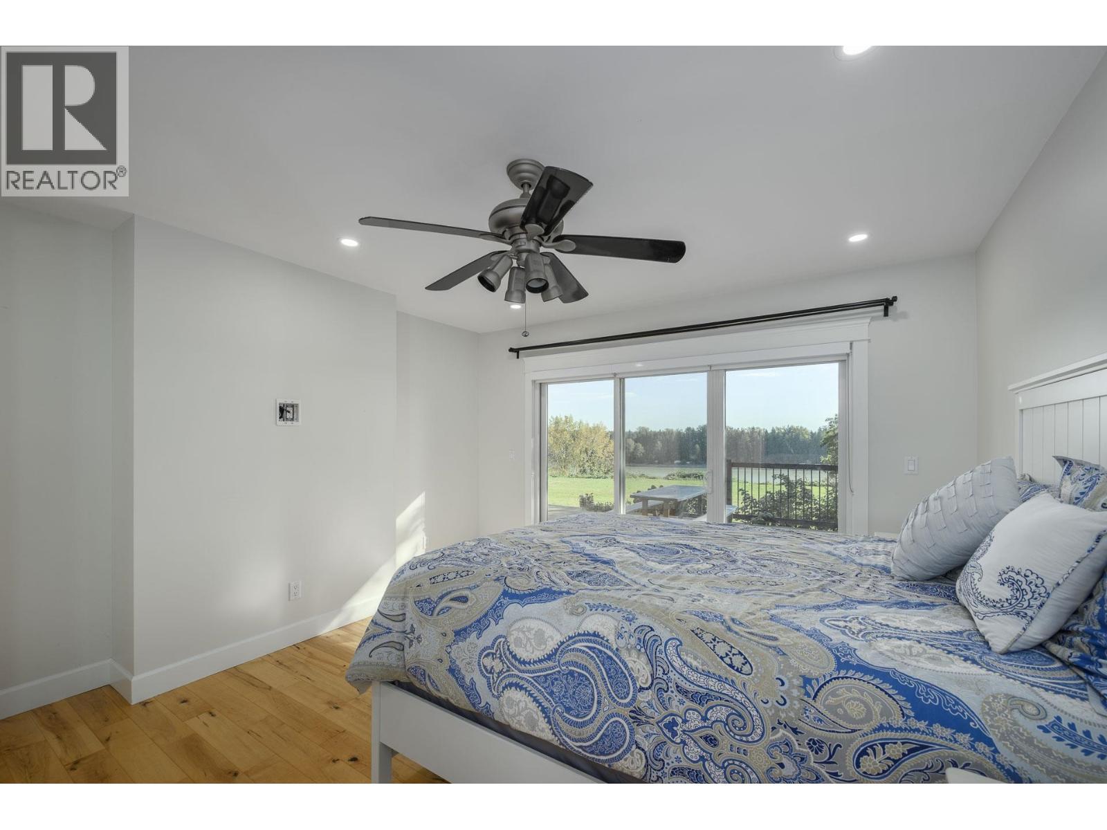 21866 River Road, Maple Ridge, BC - Indoor Photo Showing Bedroom