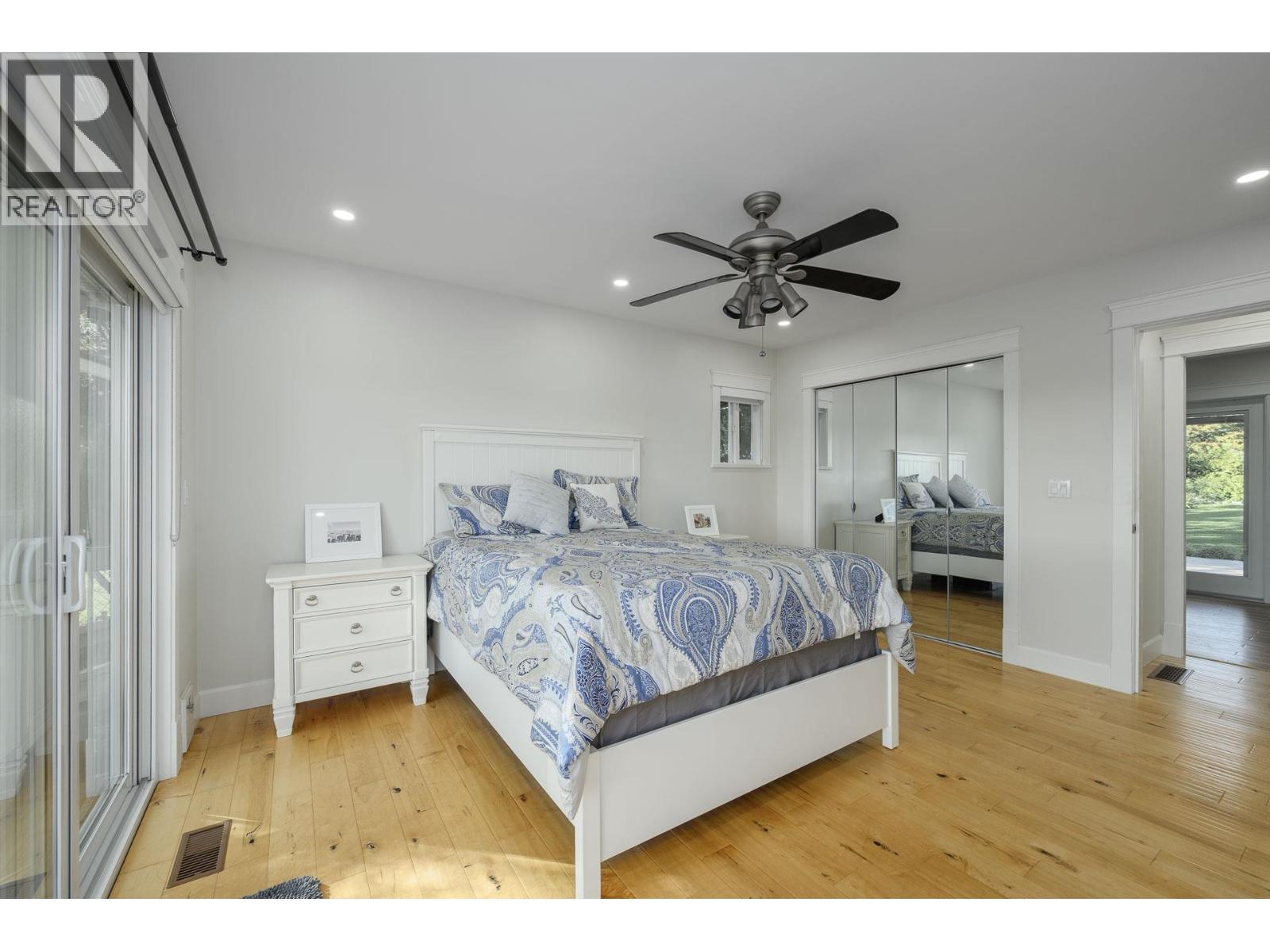 21866 River Road, Maple Ridge, BC - Indoor Photo Showing Bedroom