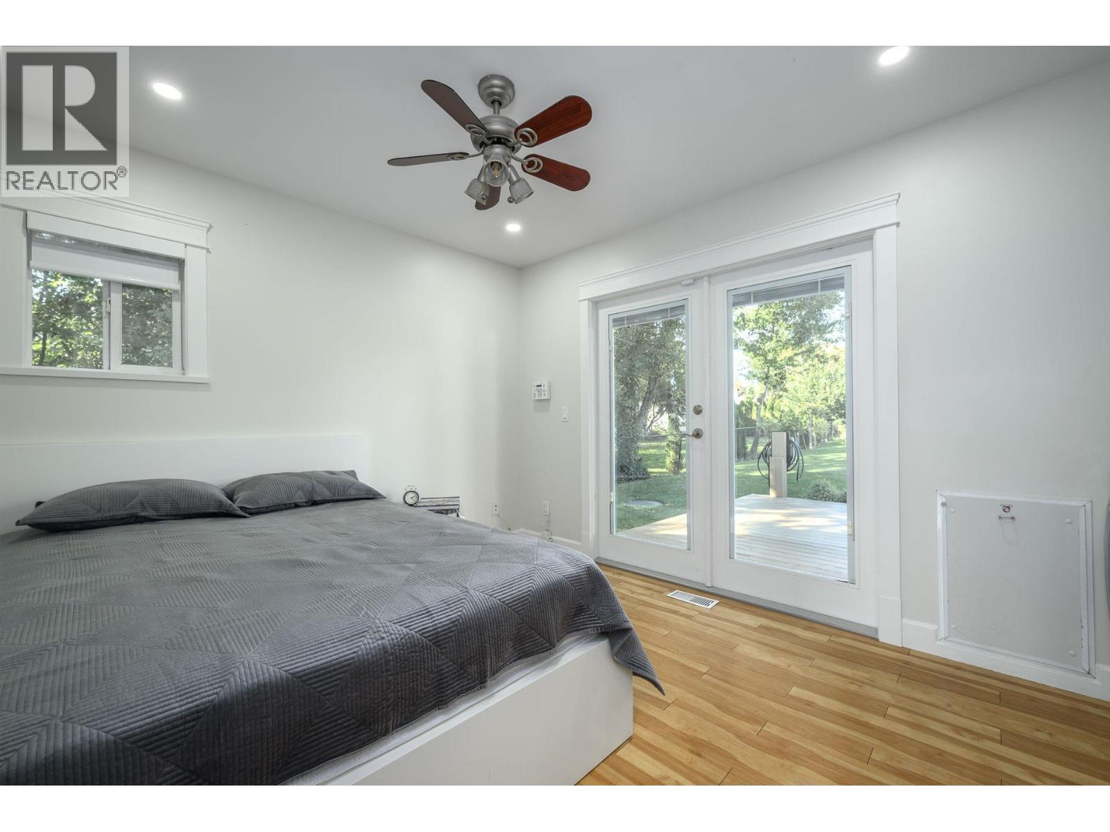 21866 River Road, Maple Ridge, BC - Indoor Photo Showing Bedroom