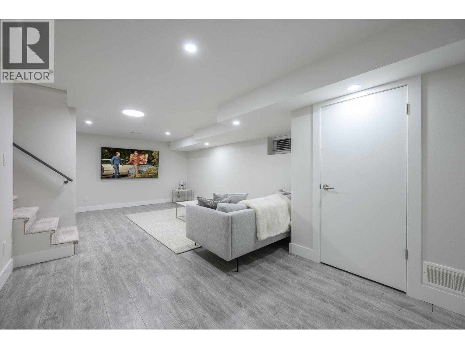 21866 River Road, Maple Ridge, BC - Indoor