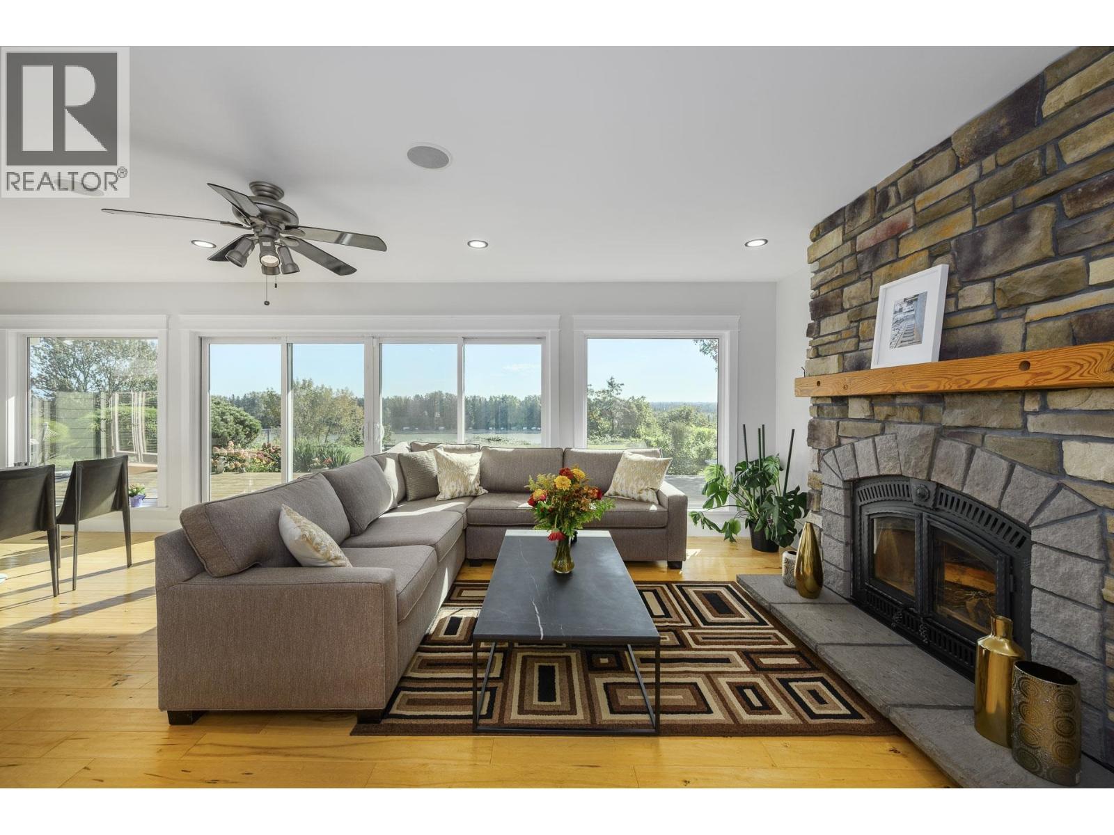 21866 River Road, Maple Ridge, BC - Indoor Photo Showing Living Room With Fireplace