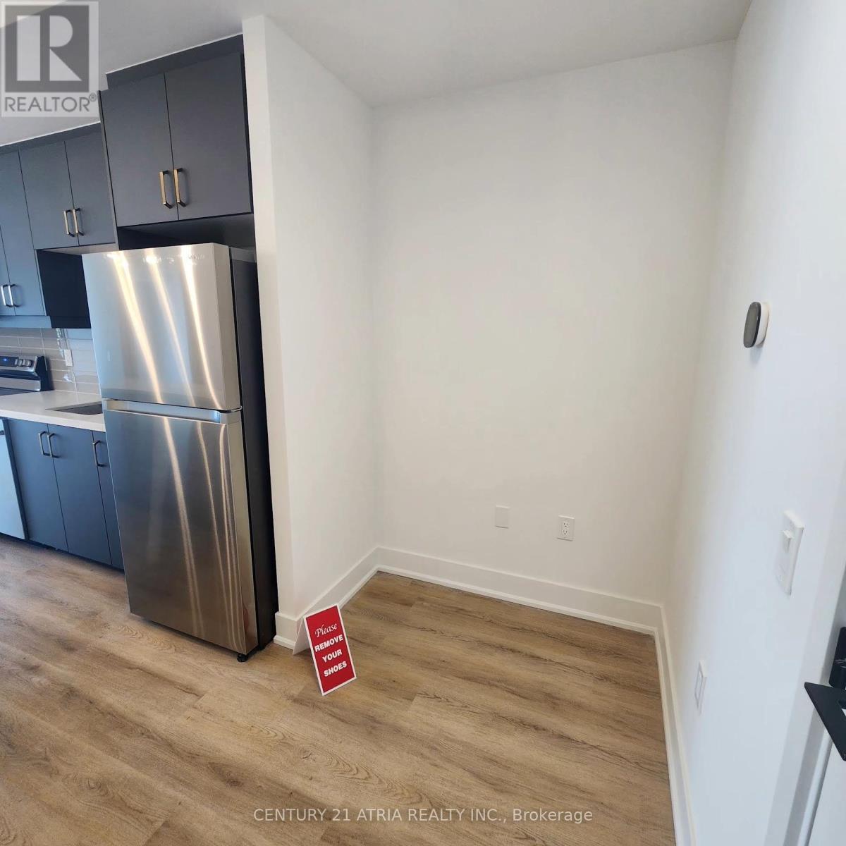 402 - 575 Conklin Road, Brantford, ON - Indoor Photo Showing Kitchen With Stainless Steel Kitchen