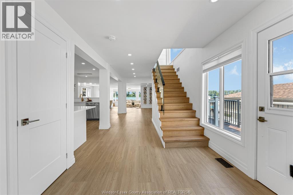 8830 Riverside Drive East, Windsor, ON - Indoor Photo Showing Other Room