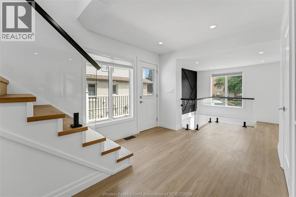 8830 Riverside Drive East, Windsor, ON - Indoor Photo Showing Other Room