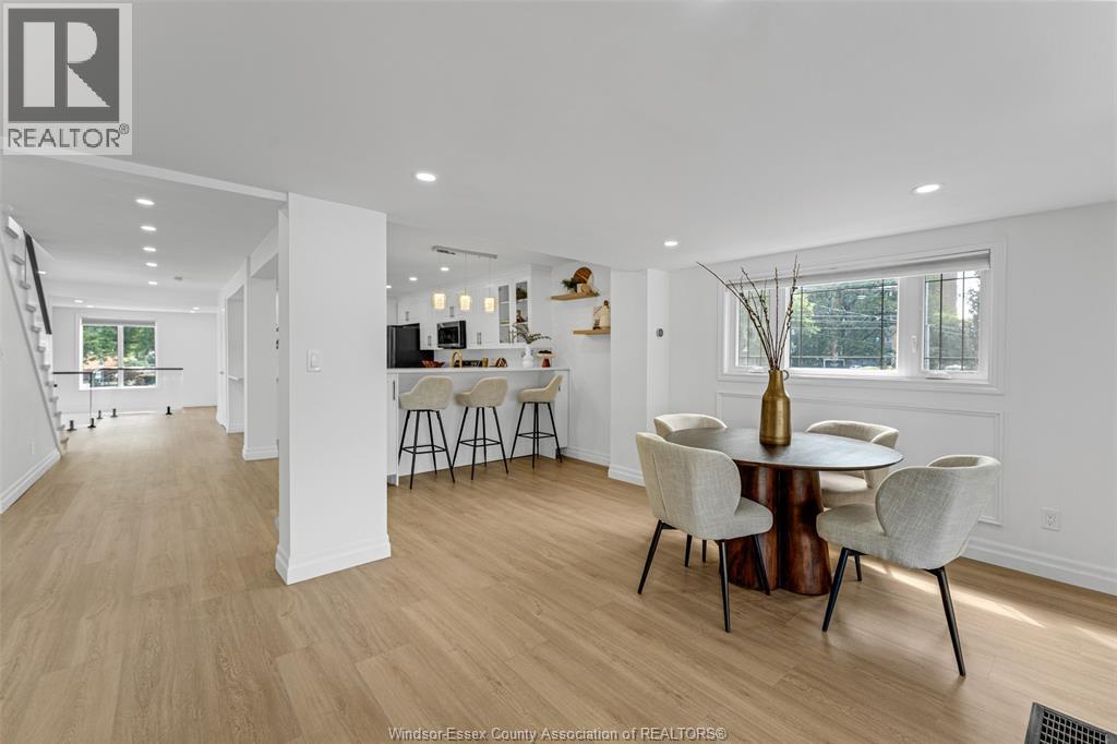 8830 Riverside Drive East, Windsor, ON - Indoor Photo Showing Dining Room