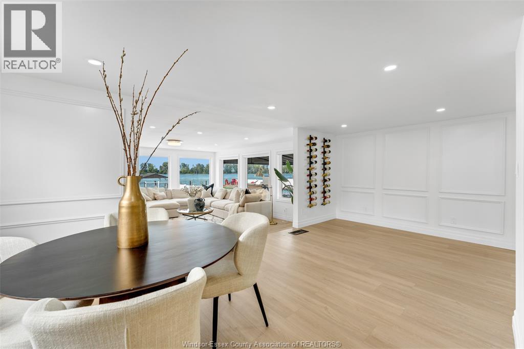 8830 Riverside Drive East, Windsor, ON - Indoor Photo Showing Dining Room
