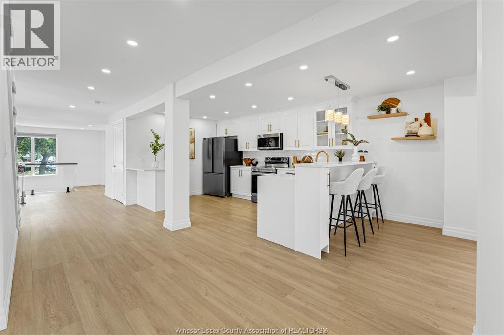 8830 Riverside Drive East, Windsor, ON - Indoor