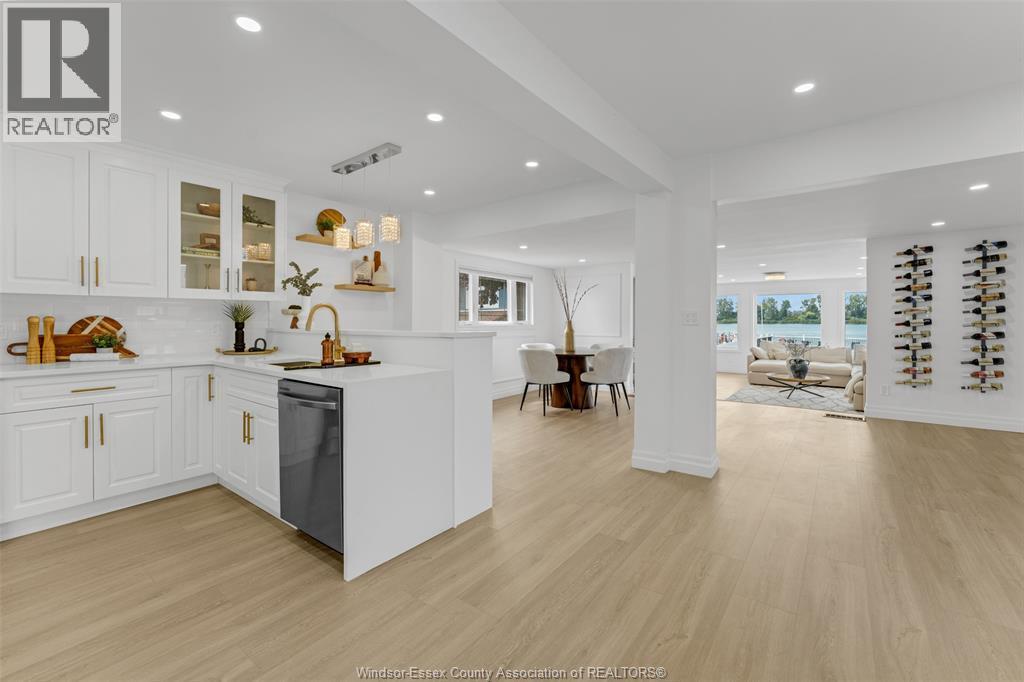 8830 Riverside Drive East, Windsor, ON - Indoor Photo Showing Kitchen With Upgraded Kitchen