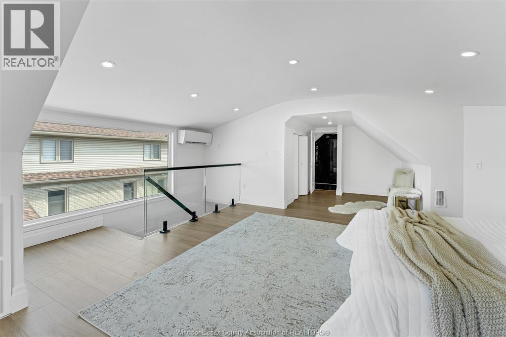 8830 Riverside Drive East, Windsor, ON - Indoor Photo Showing Bedroom