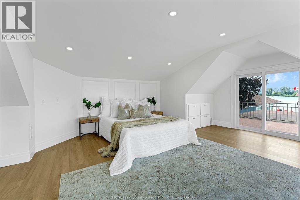 8830 Riverside Drive East, Windsor, ON - Indoor Photo Showing Bedroom