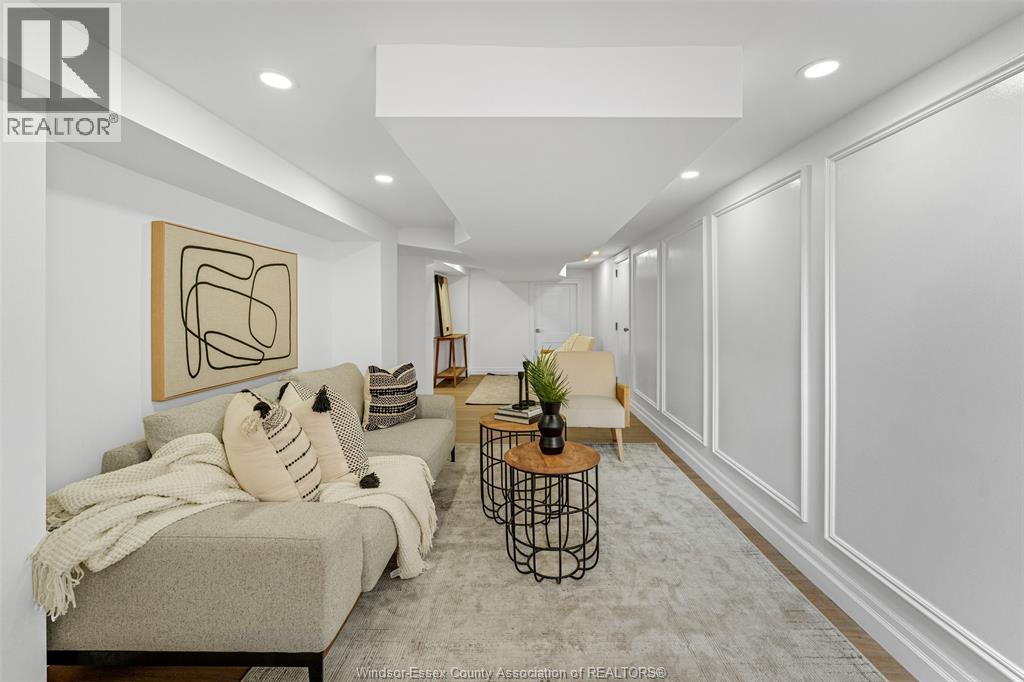 8830 Riverside Drive East, Windsor, ON - Indoor