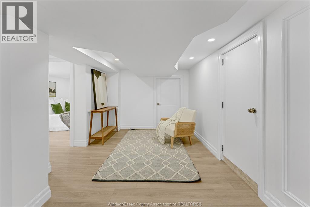 8830 Riverside Drive East, Windsor, ON - Indoor Photo Showing Other Room