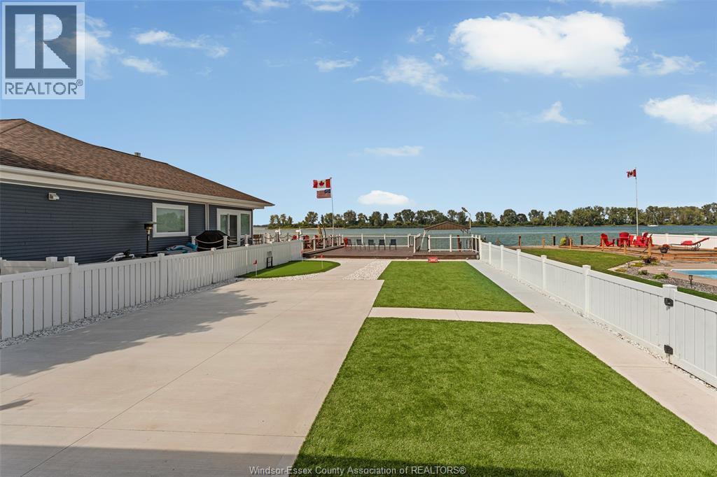 8830 Riverside Drive East, Windsor, ON - Outdoor