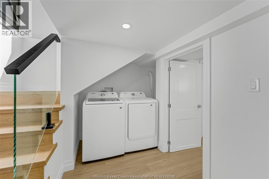 8830 Riverside Drive East, Windsor, ON - Indoor Photo Showing Laundry Room