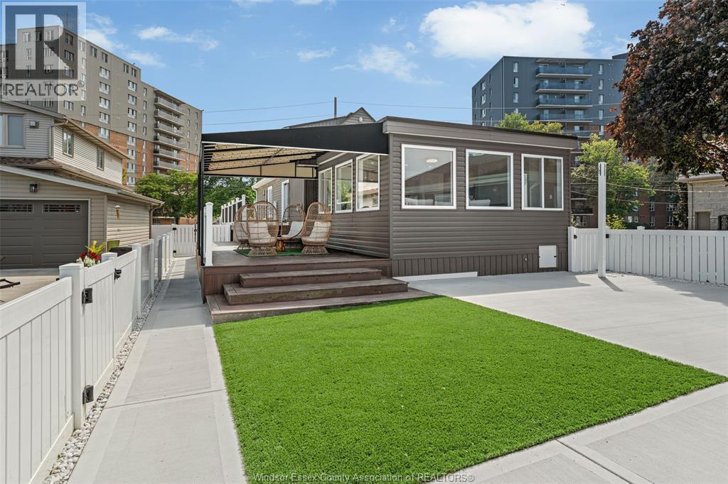 8830 Riverside Drive East, Windsor, ON - Outdoor