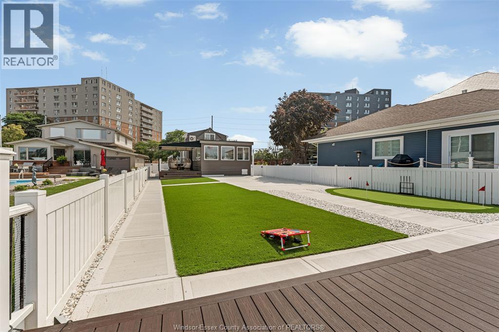 8830 Riverside Drive East, Windsor, ON - Outdoor