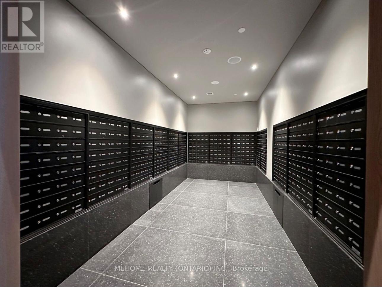 3915 - 8 Interchange Way, Vaughan, ON - Indoor Photo Showing Other Room