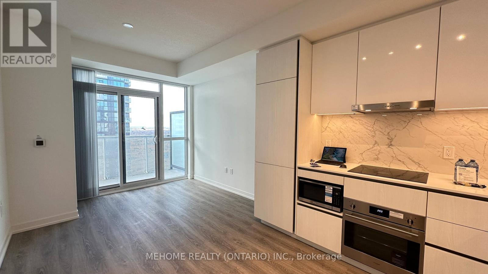 3915 - 8 Interchange Way, Vaughan, ON - Indoor Photo Showing Other Room