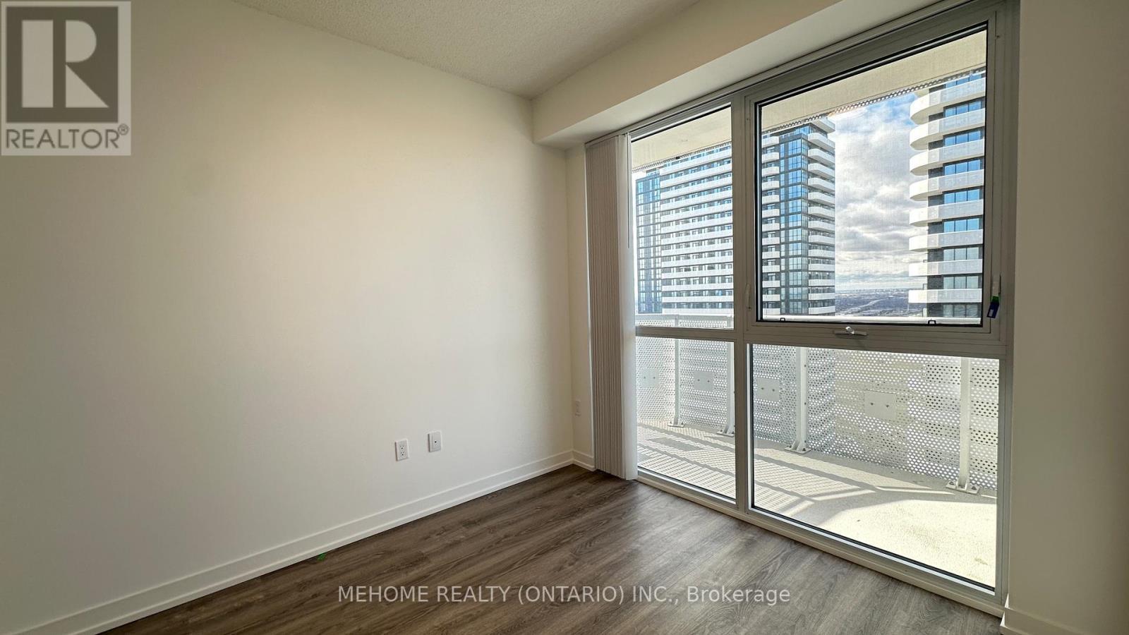 3915 - 8 Interchange Way, Vaughan, ON - Indoor Photo Showing Other Room