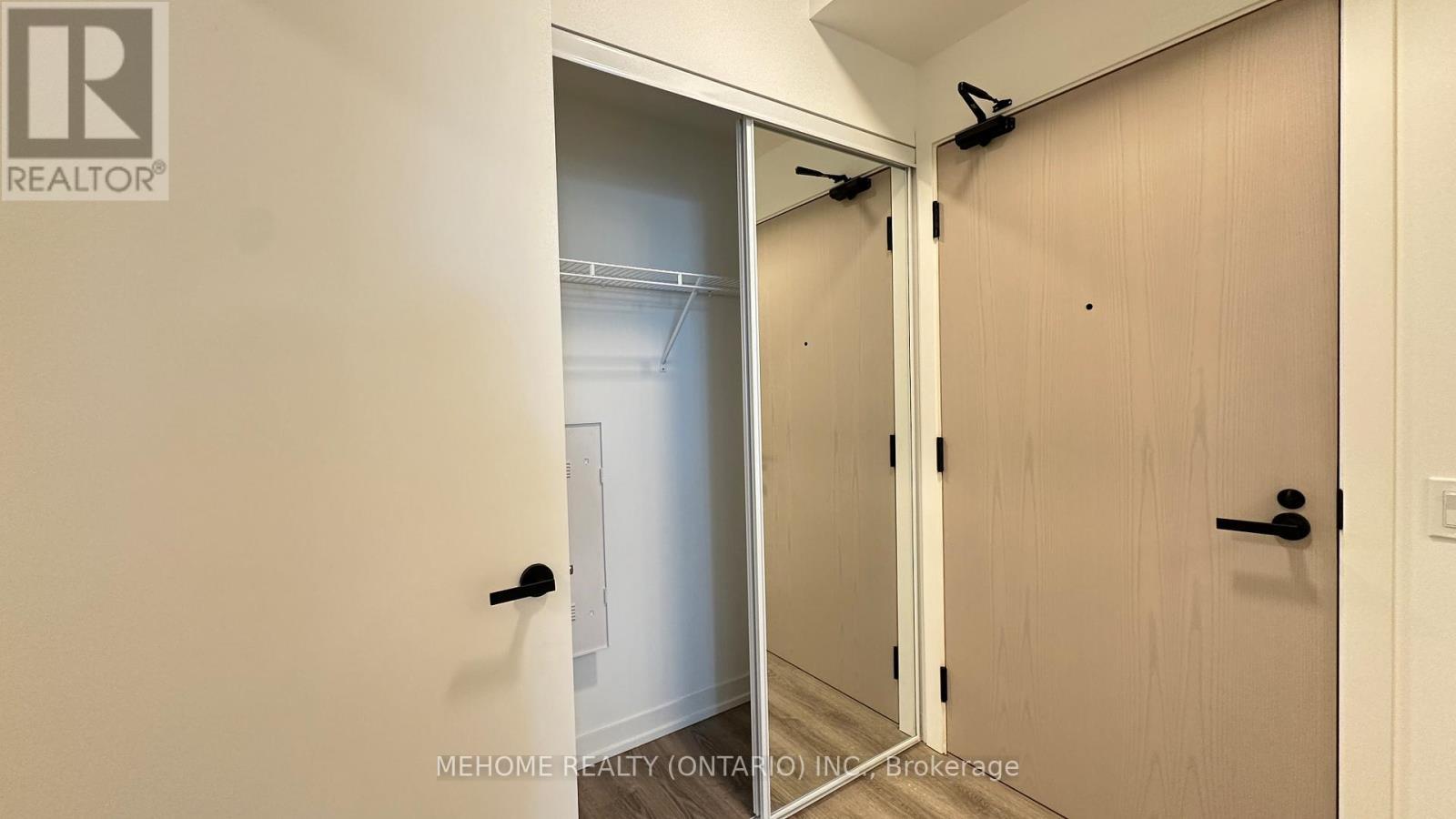 3915 - 8 Interchange Way, Vaughan, ON - Indoor Photo Showing Other Room