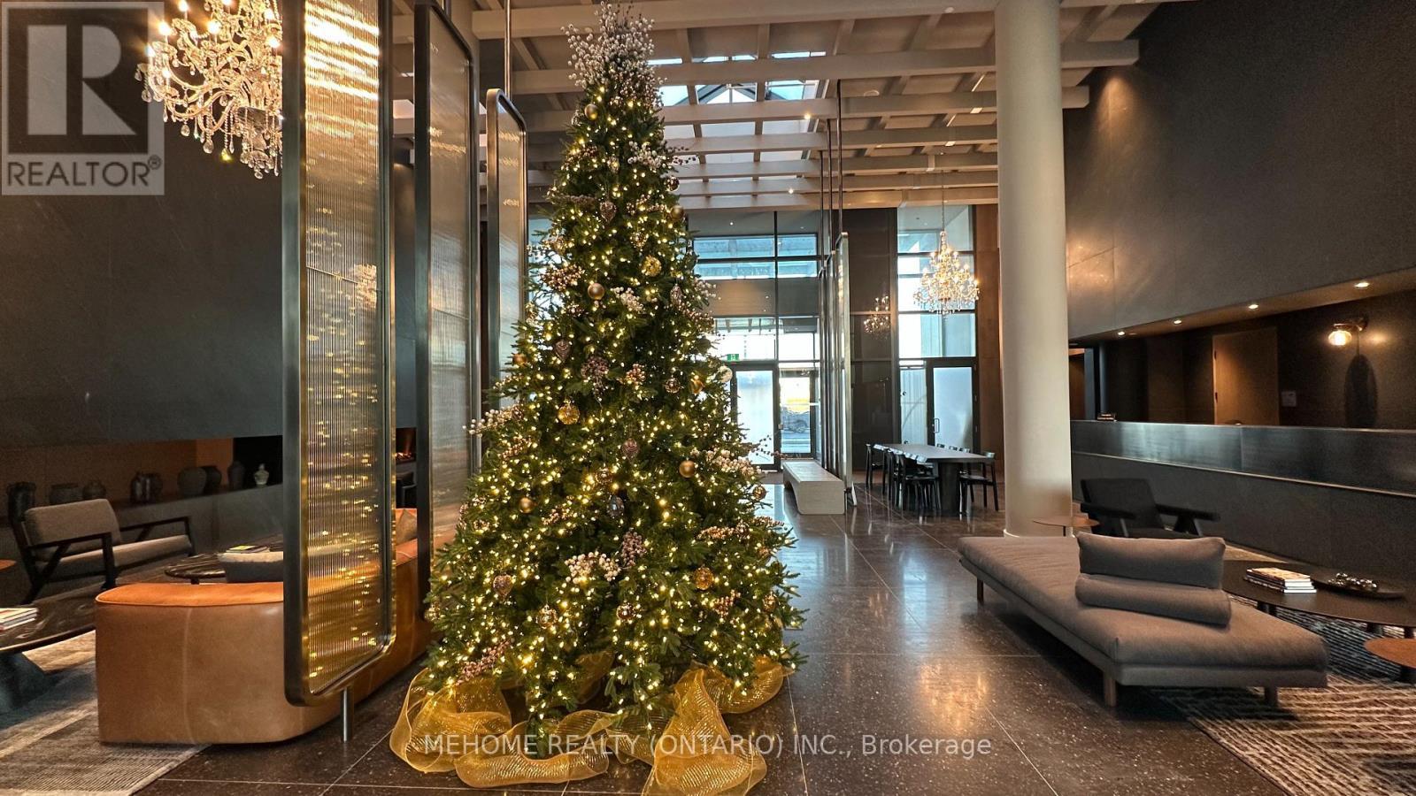 3915 - 8 Interchange Way, Vaughan, ON - Indoor Photo Showing Other Room