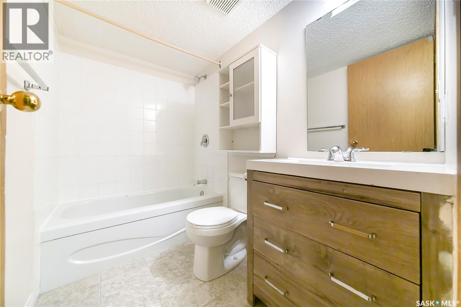 103 205 Kingsmere Boulevard, Saskatoon, SK - Indoor Photo Showing Bathroom