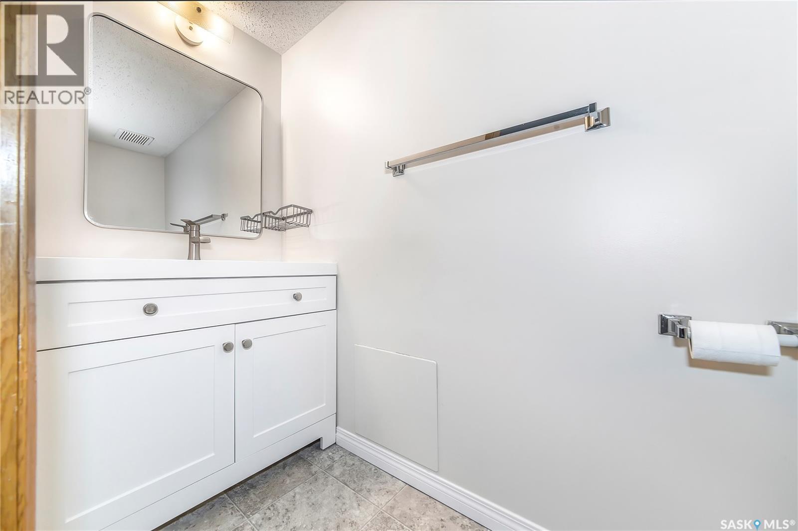 103 205 Kingsmere Boulevard, Saskatoon, SK - Indoor Photo Showing Bathroom