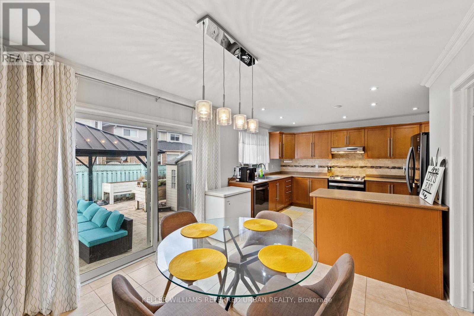 20 Williamson Drive, Brampton, ON - Indoor Photo Showing Dining Room