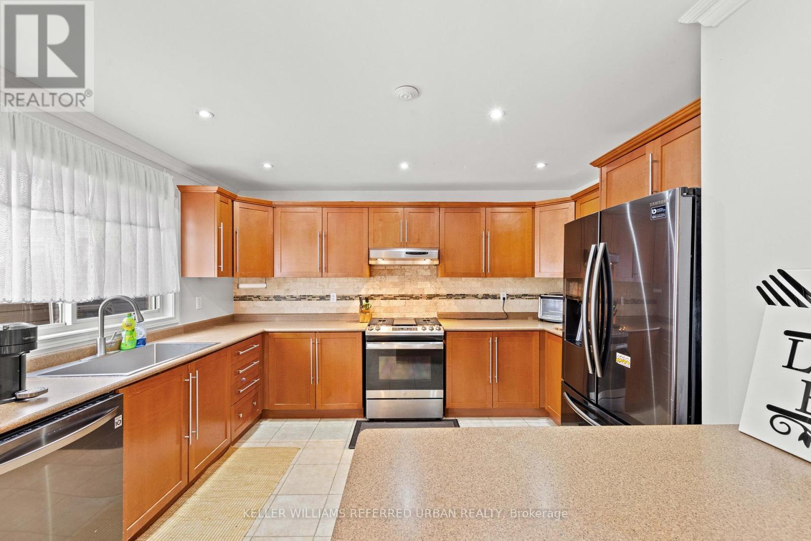 20 Williamson Drive, Brampton, ON - Indoor Photo Showing Kitchen