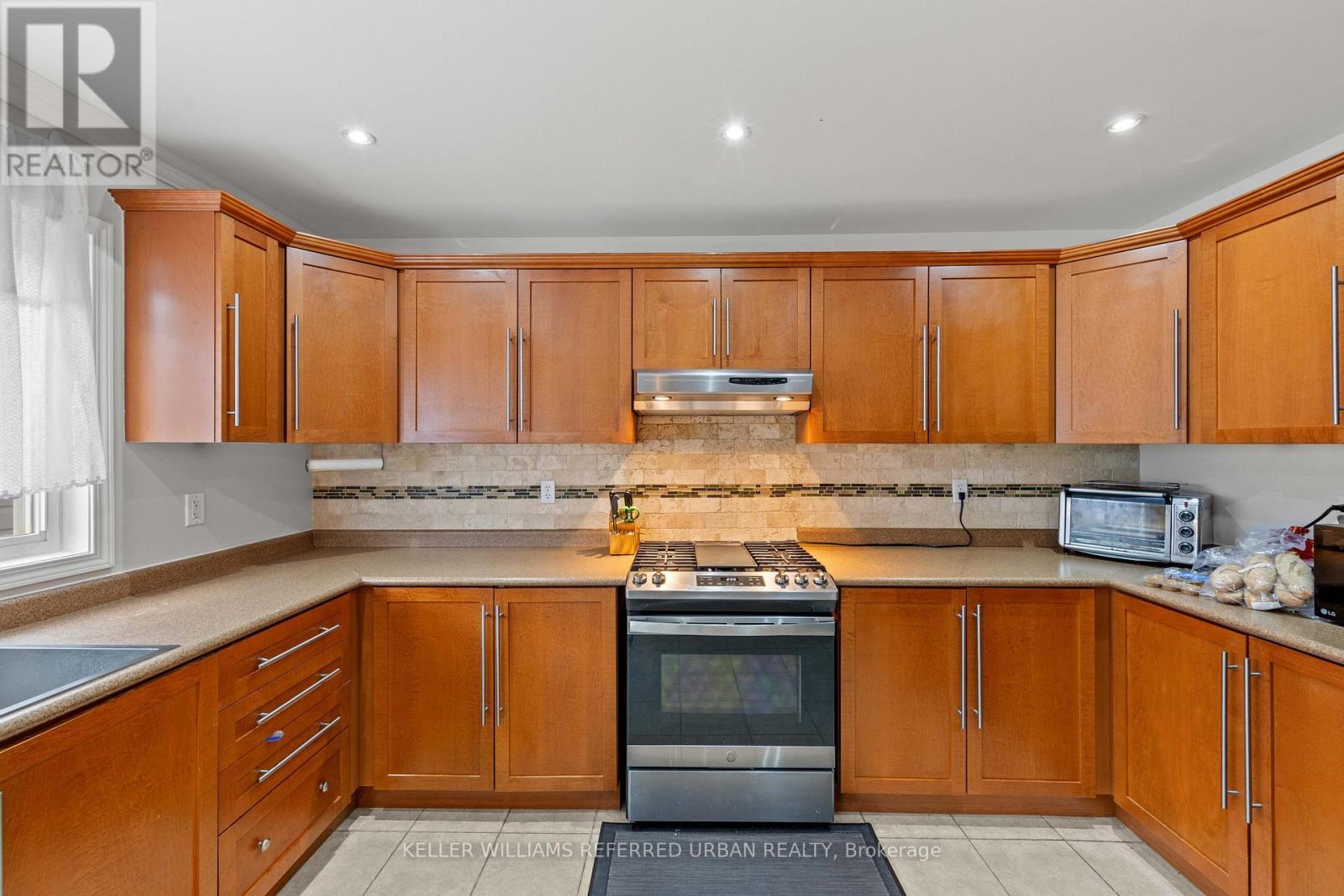 20 Williamson Drive, Brampton, ON - Indoor Photo Showing Kitchen